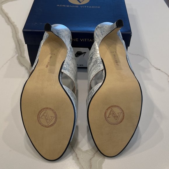 NIB Adrienne Vittadini Gunn Silver Metallic Snakeskin Sandals/Mules Size 8 1/2 - Picture 6 of 10